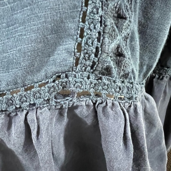 Sundance Dark Blue Embroidered Top with Lamp Sleeveless - Picture 11 of 14